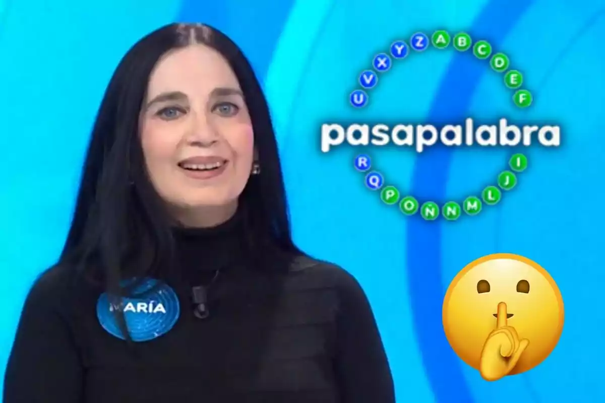 María with dark hair and a name tag that says "María" participates in a TV show called "Pasapalabra" with a blue background and a silence emoji.