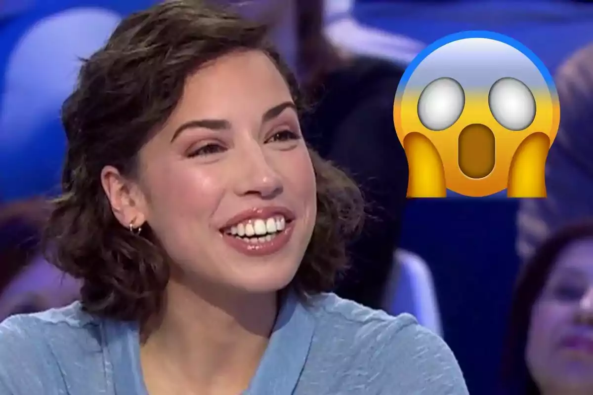 Rosa sonriendo con un emoji sorprendido al lado.