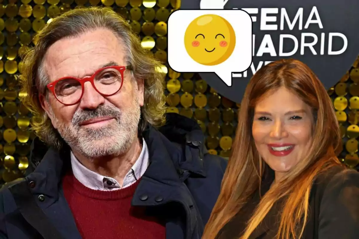 Pepe Navarro e Ivonne Reyes sonrientes posan frente a un fondo dorado con un emoji sonriente en un globo de diálogo.