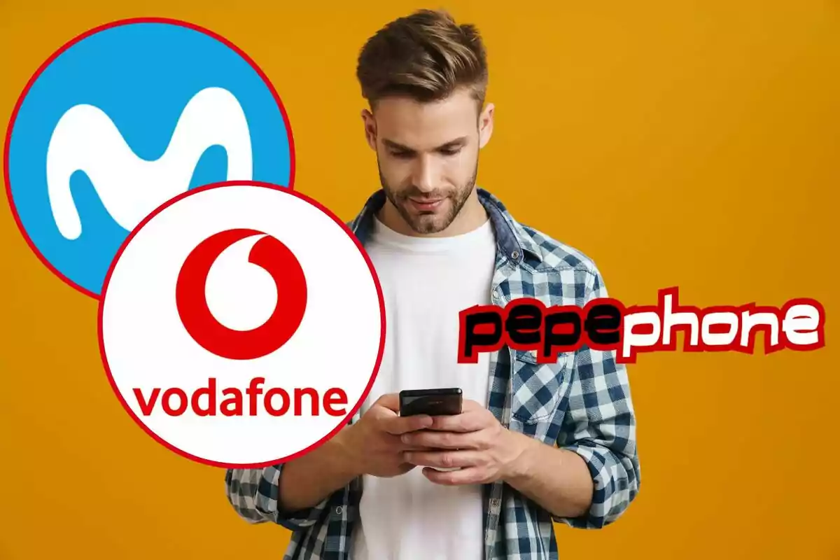 Hombre mirando su teléfono móvil con logotipos de Movistar, Vodafone y Pepephone sobre un fondo naranja.