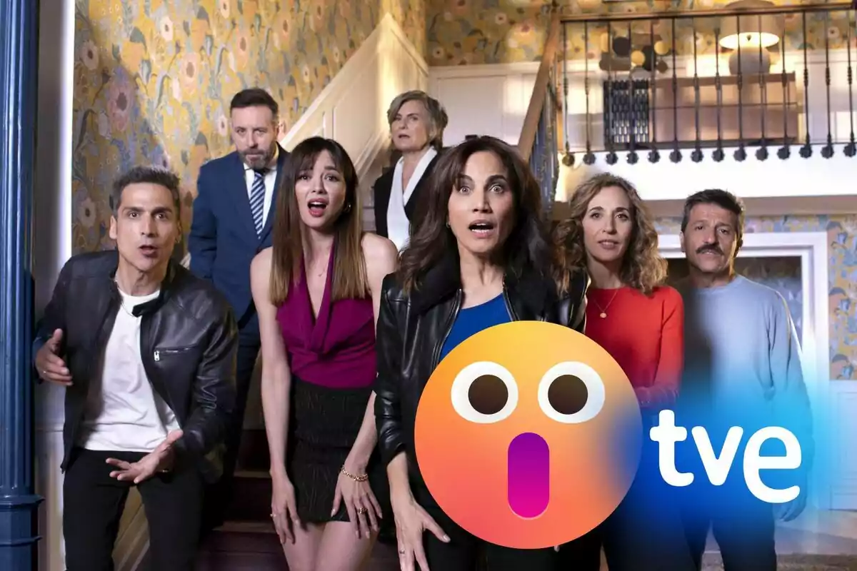 Los personajes de '4 estrellas' posando en una escalera con una expresión de sorpresa, con el logo de TVE en la esquina inferior derecha.