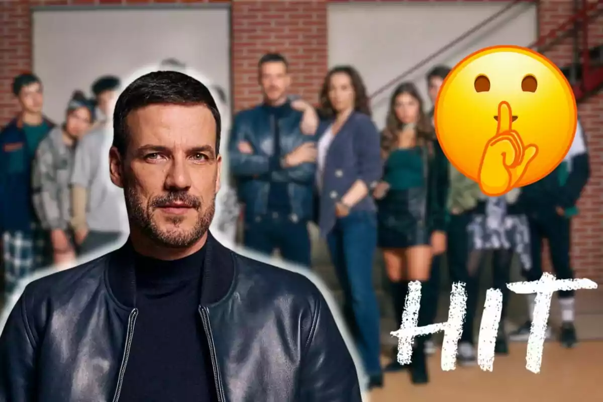 Daniel Grao con chaqueta de cuero en primer plano, con un grupo de personas desenfocadas en el fondo y un emoji de silencio junto a la palabra "HIT".