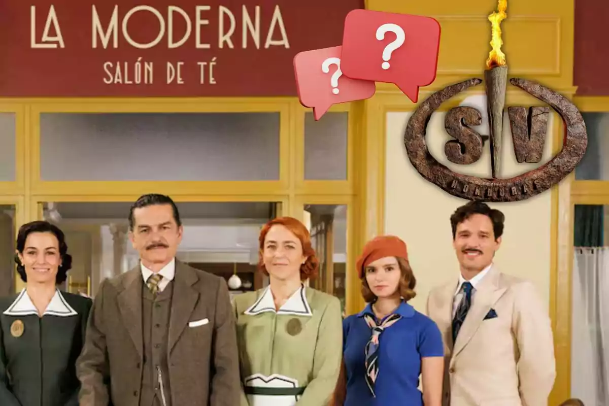 Un grupo de personas posando frente a un salón de té llamado "La Moderna", con un logotipo y símbolos de interrogación en la parte superior.