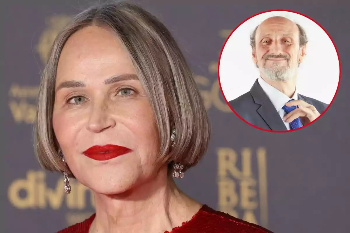 Antonia San Juan con cabello corto y canoso, labios rojos y aretes brillantes, con un fondo de evento y un recuadro que muestra a José Luis Gil con barba y traje.