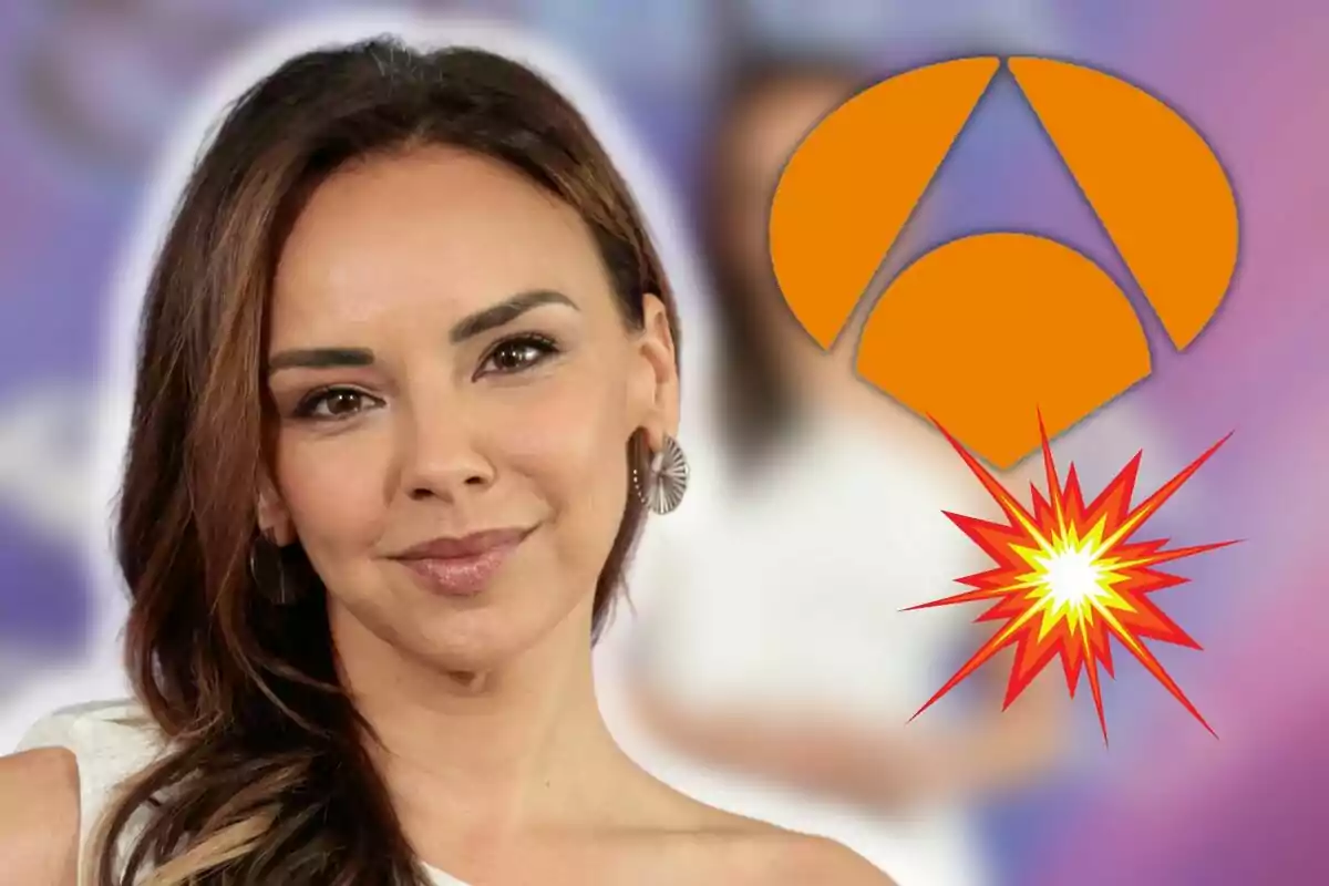 Chenoa sonriendo con un fondo desenfocado y un logotipo naranja con un diseño de explosión.