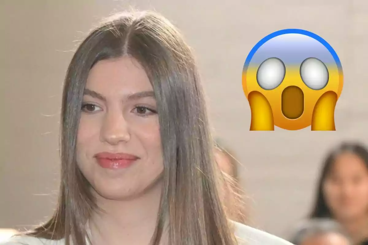 Infanta Sofía smiles while a surprise emoji is overlaid on the image.