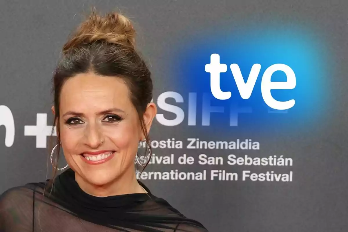 Itziar Ituño sonriendo frente a un fondo con el logo de TVE y texto del Festival de Cine de San Sebastián.