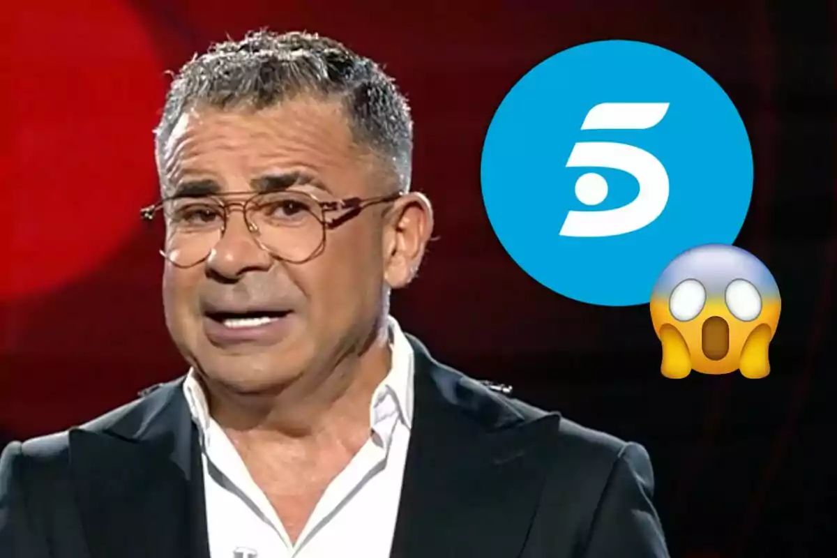 Jorge Javier Vázquez con gafas y expresión sorprendida junto al logo de un canal de televisión y un emoji de asombro.