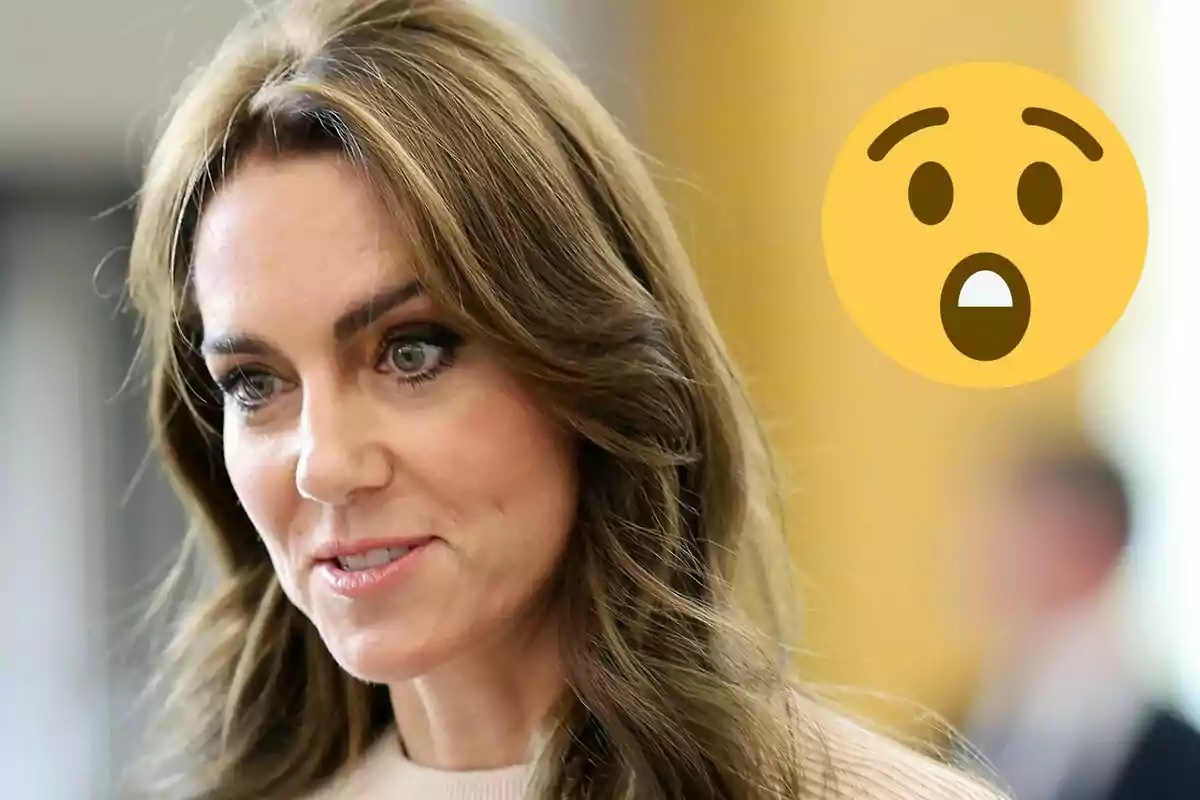 Kate Middleton con expresión seria junto a un emoji de cara sorprendida.