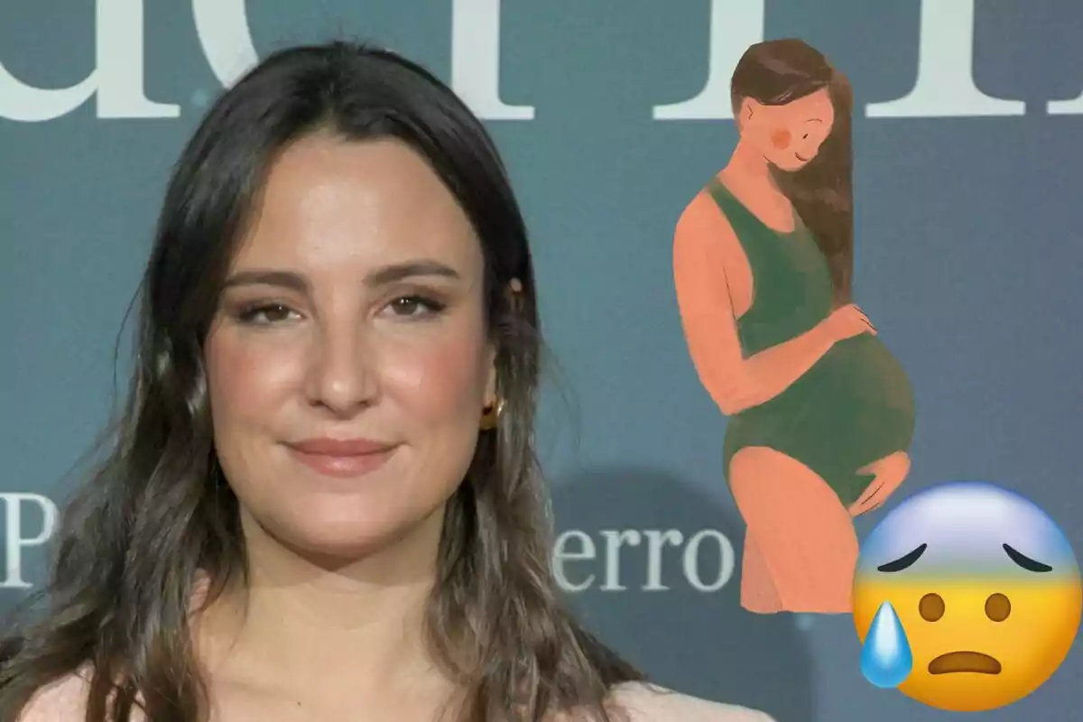 Marta Pombo con cabello suelto posa frente a un fondo azul, junto a una ilustración de una mujer embarazada y un emoji de cara preocupada con una gota de sudor.