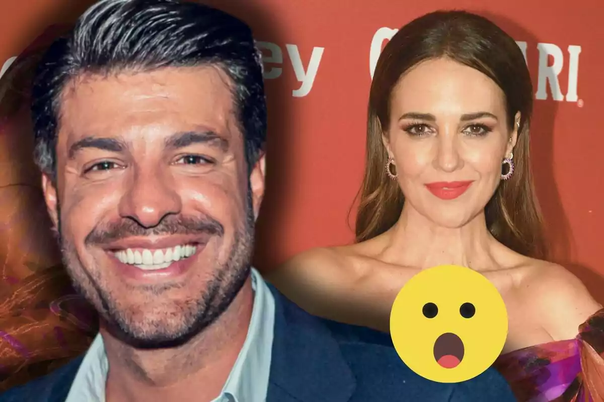 Miguel Torres sonriente y Paula Echevarría con labios rojos posan frente a un fondo rojo, con un emoji de sorpresa sobre el pecho de la mujer.