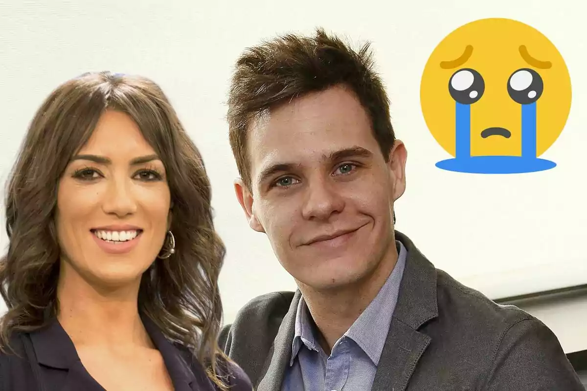 Patricia Pardo y Christian Gálvez sonrientes junto a un emoji de cara llorando.