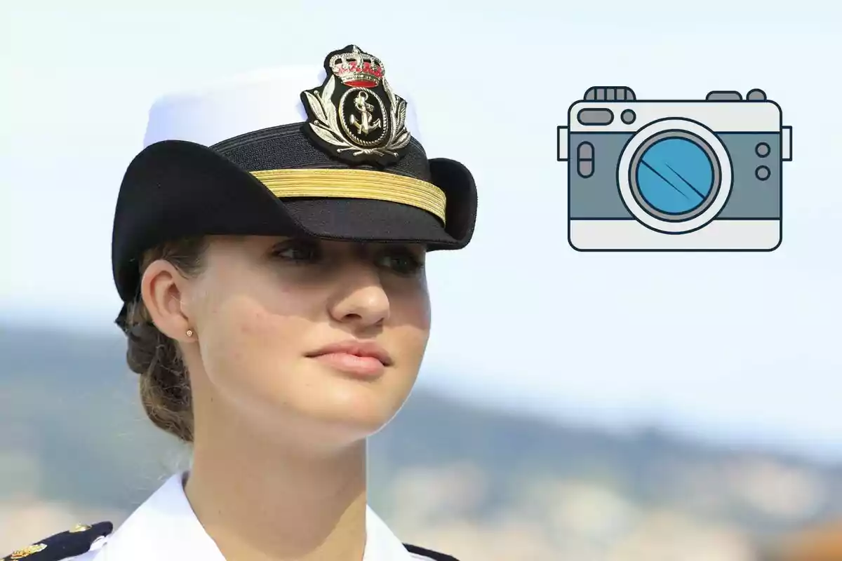 Princess Leonor in military uniform and hat with insignia, next to a drawing of a camera.