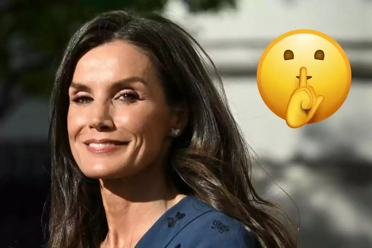 La reina Letizia sonriente con cabello oscuro y un emoji de silencio al lado.