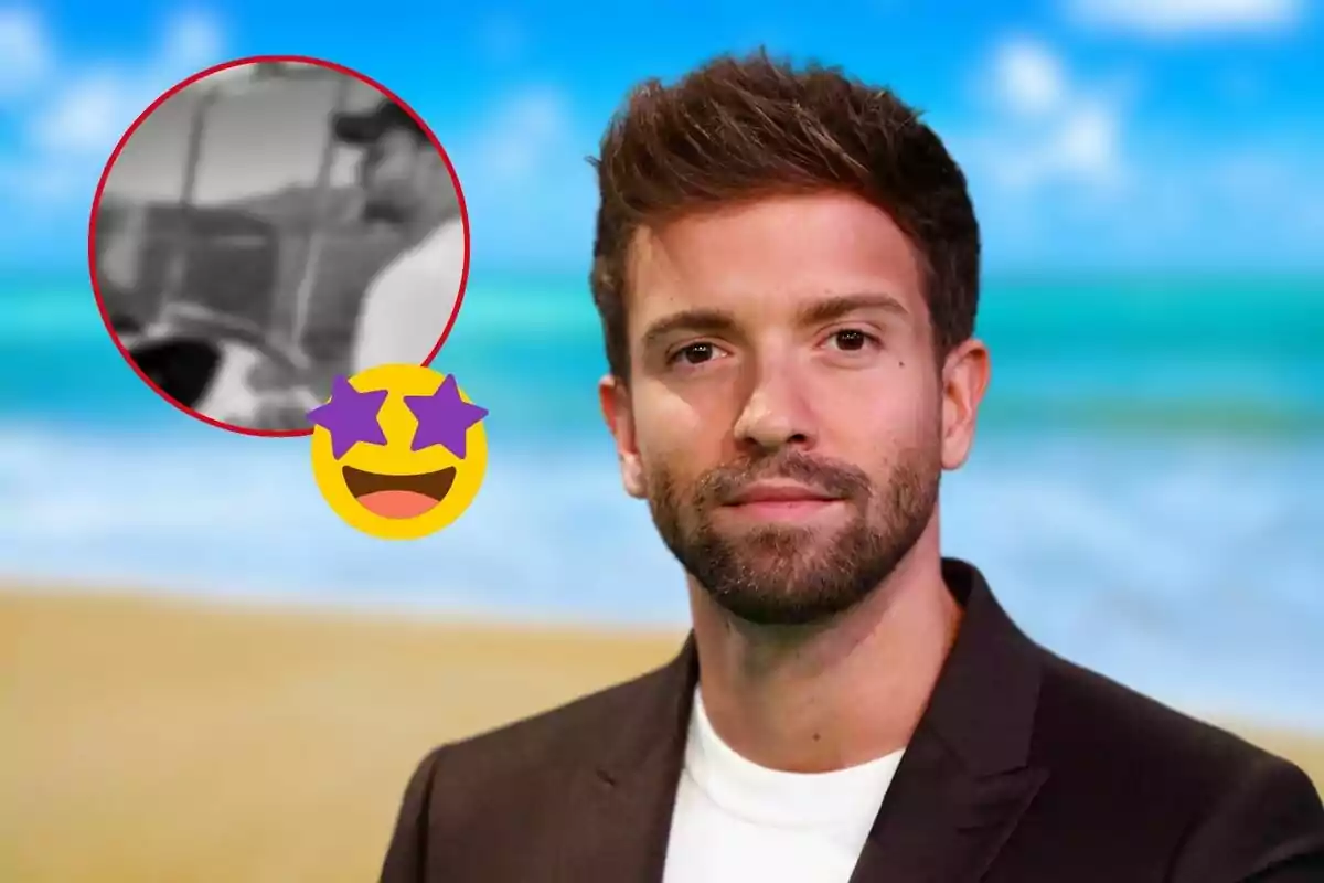 Un hombre con barba y cabello corto está de pie frente a un fondo de playa, con una imagen circular en blanco y negro y un emoji de cara con estrellas en los ojos superpuesto en la esquina superior izquierda.