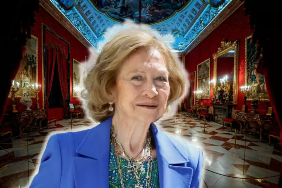 Montaje del salón del Palacio Real y la reina Sofía con rostro neutro en traje azul