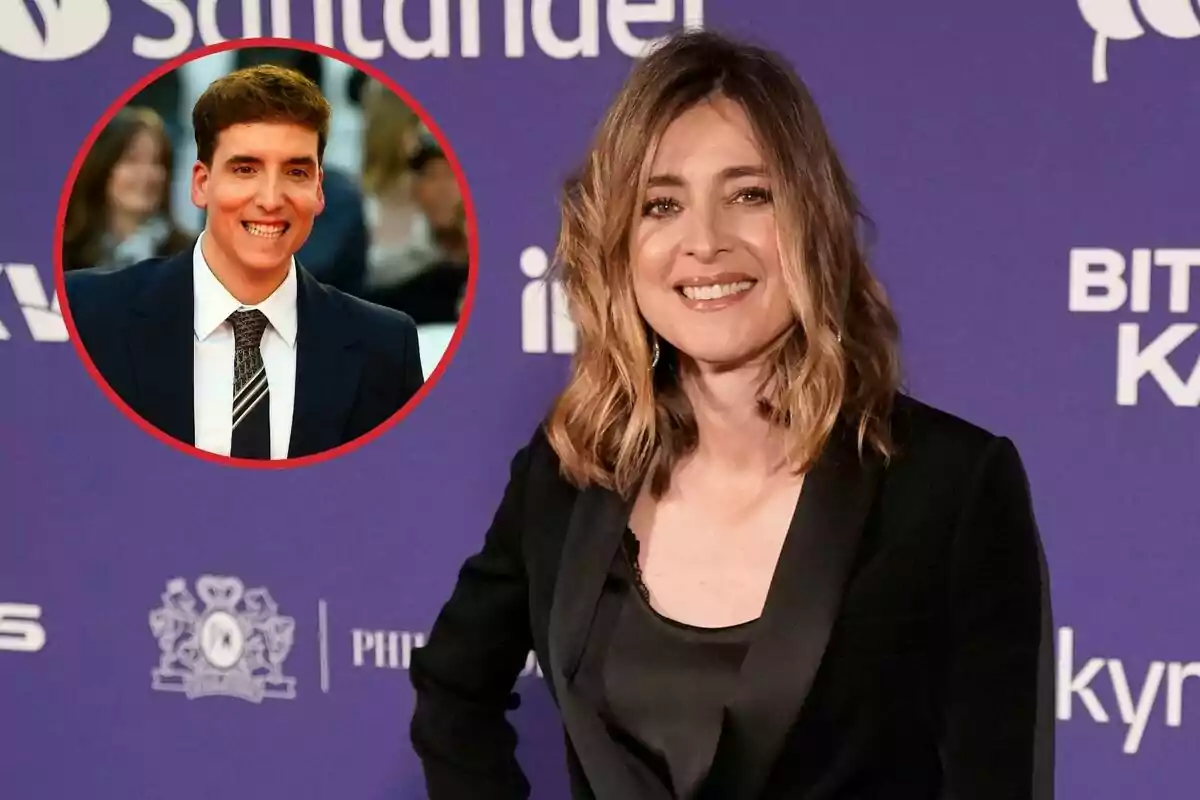 Sandra Barneda sonriente con cabello rubio y ondulado posa en un evento con fondo morado, mientras que en un círculo rojo se muestra la imagen de Xuso Jones con traje y corbata.