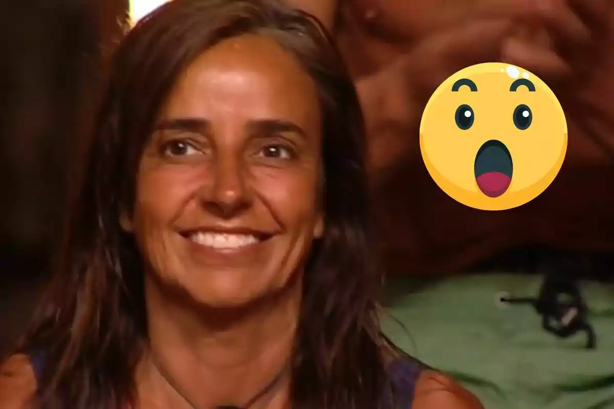 Carmen Alcayde sonriente con un emoji sorprendido al lado.