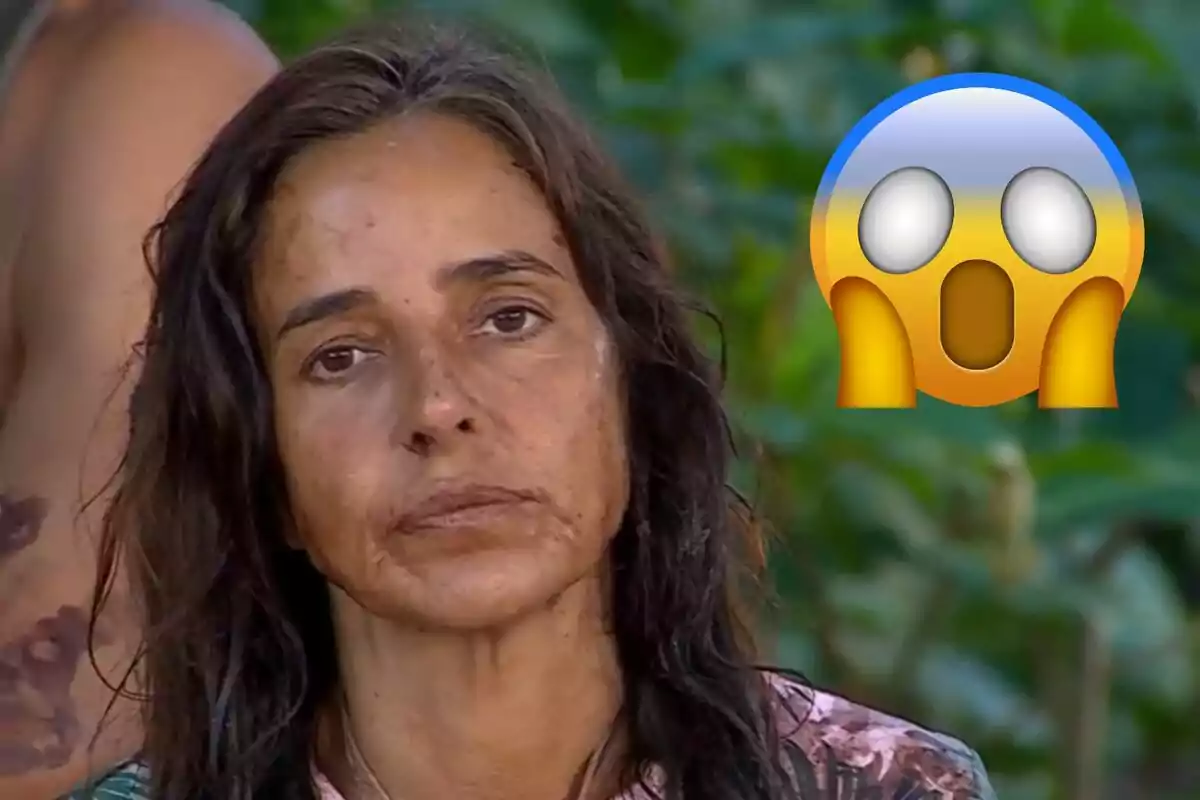 Carmen Alcayde con expresión seria y un emoji sorprendido al lado.