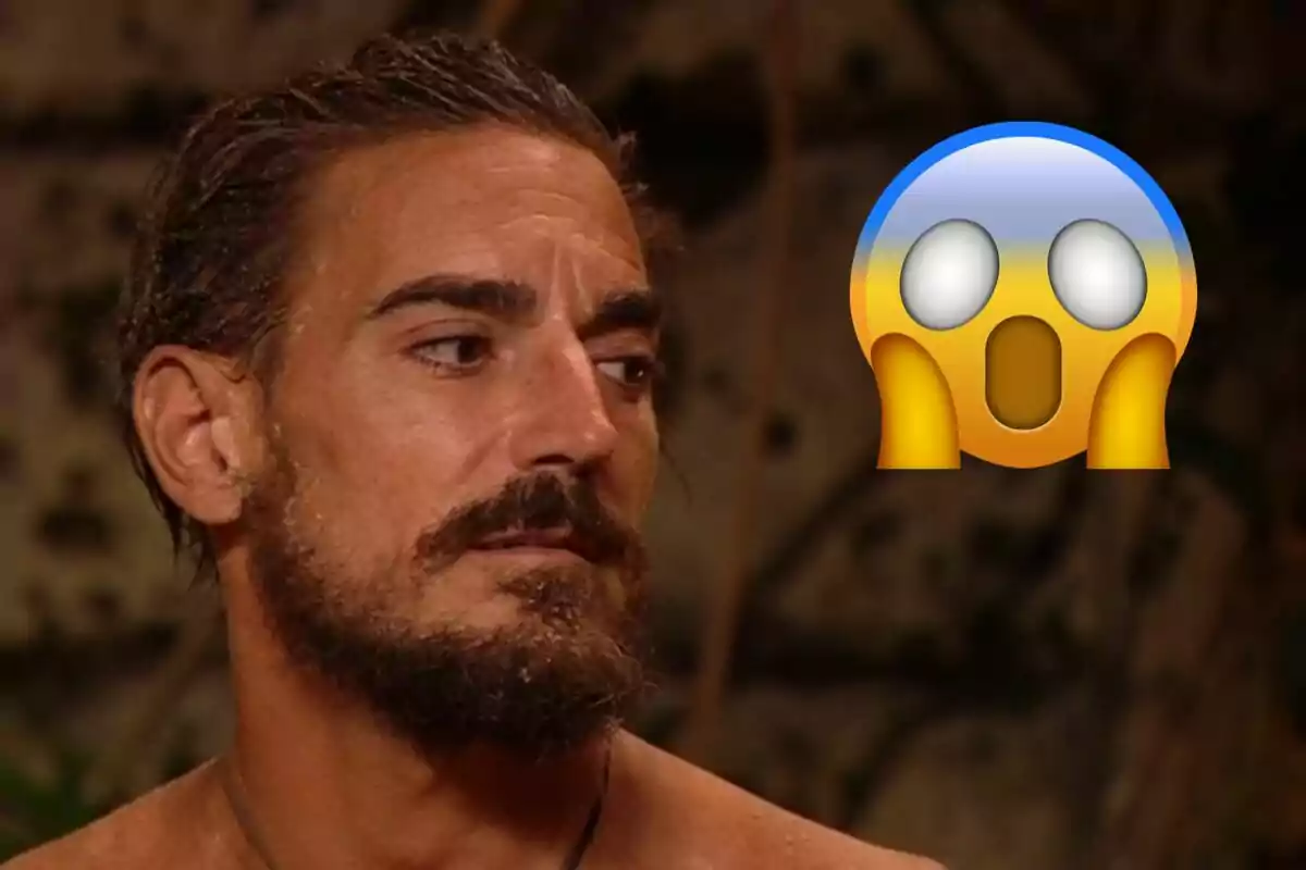 Damián Quintero mira hacia un lado mientras un emoji de sorpresa flota a su lado.