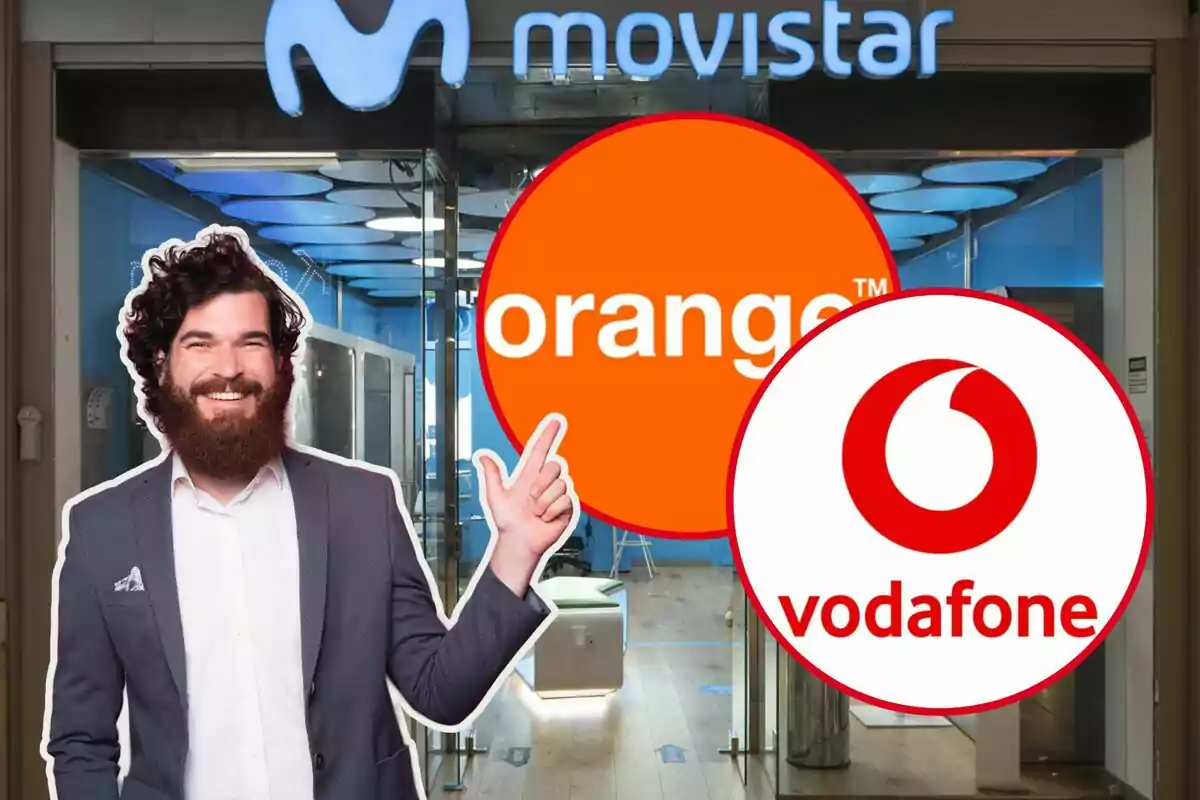 Un hombre sonriente con barba y traje señala hacia los logotipos de Orange y Vodafone, con una tienda de Movistar de fondo.