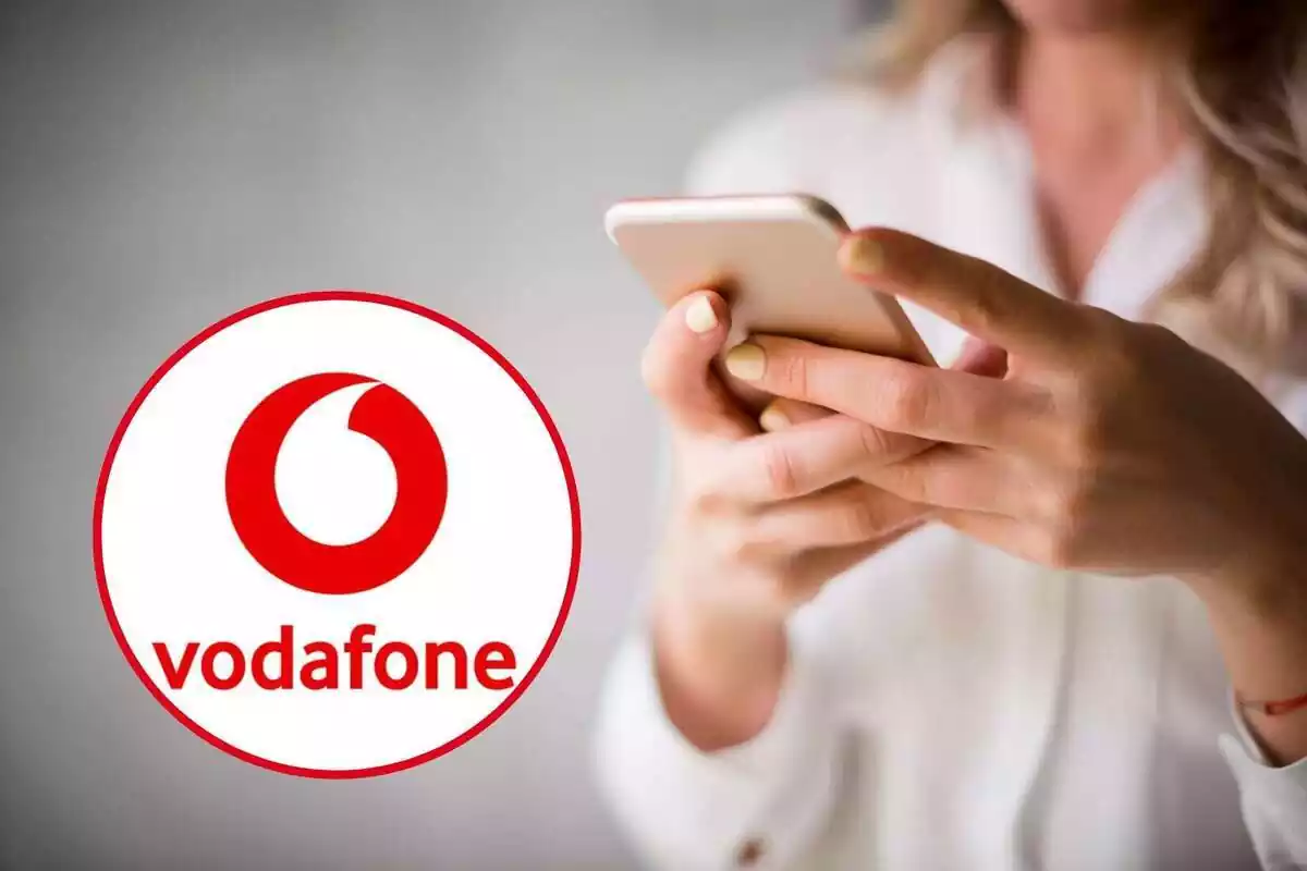 Montaje de una persona con un teléfono móvil y el logo de Vodafone