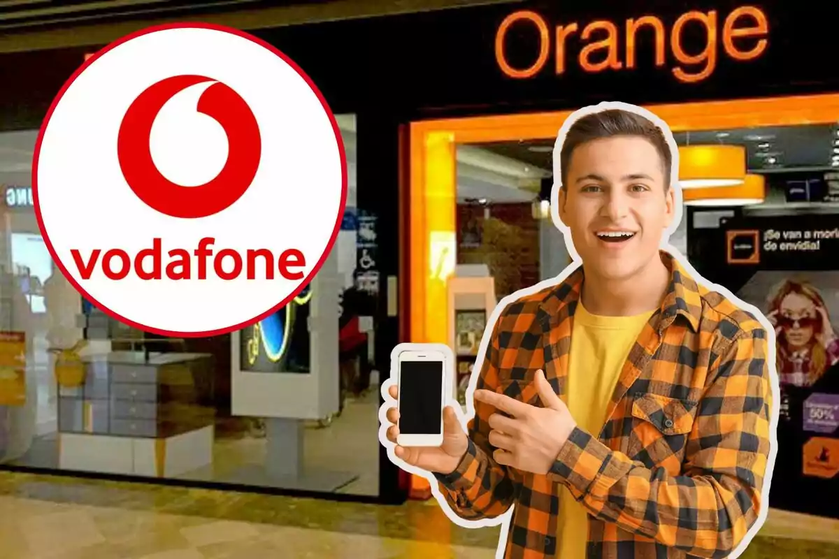 Un hombre sonriente sostiene un teléfono móvil frente a una tienda de Orange con el logotipo de Vodafone superpuesto.