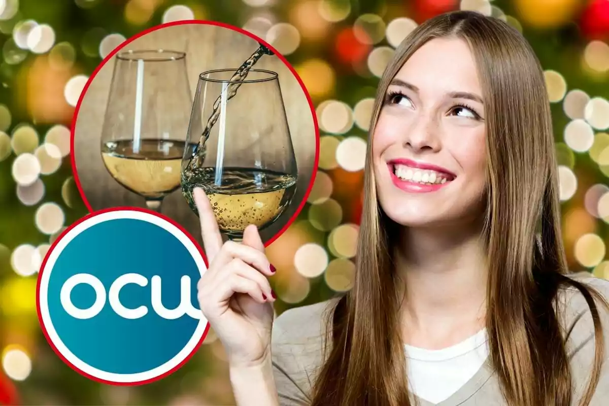 Una mujer sonriente señala una imagen circular con dos copas de vino blanco y el logo de OCU sobre un fondo de luces desenfocadas.