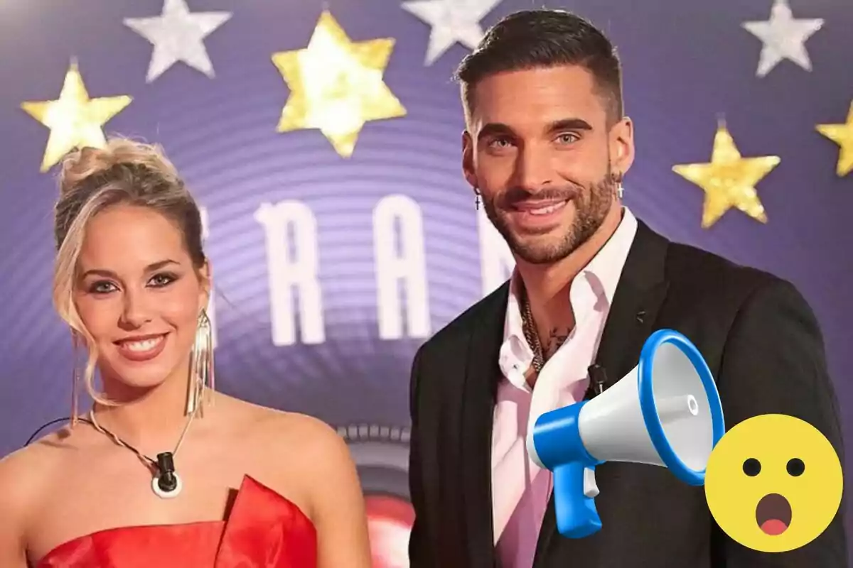 Violeta Crespo y Edi posan sonrientes frente a un fondo decorado con estrellas doradas y plateadas, con un megáfono y un emoji de sorpresa superpuestos en la imagen.