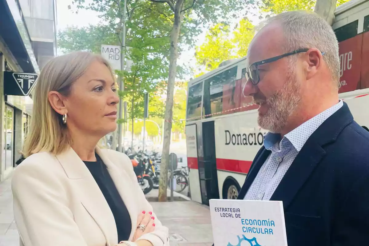 Avelino Mascarell, diputado de Medio Ambiente, y Cristina Montalvá, Directora General de Igualdad