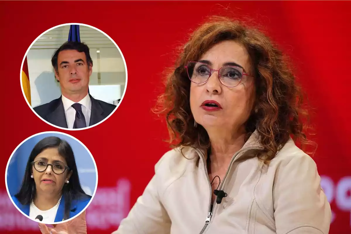 Una mujer con gafas y cabello rizado habla frente a un fondo rojo, con dos imágenes circulares de otras personas en la esquina superior izquierda.