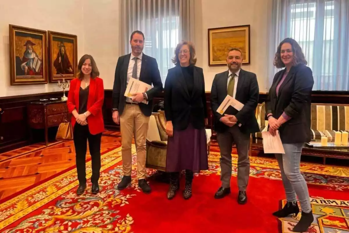 Isaías Lafuente galardonado con el Premio Luis María Rivas de Periodismo en el XVIII Congreso de Editores
