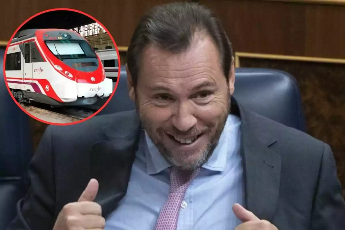 Un hombre sonriente en un entorno formal con una imagen de un tren de Renfe en un círculo rojo superpuesto en la esquina superior izquierda.