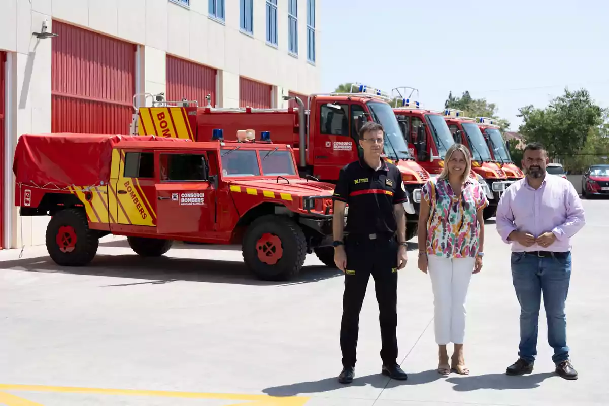 La presidenta de la Diputación, Marta Barrachina, y el diputado responsable del Consorcio Provincial de Bomberos, David Vicente