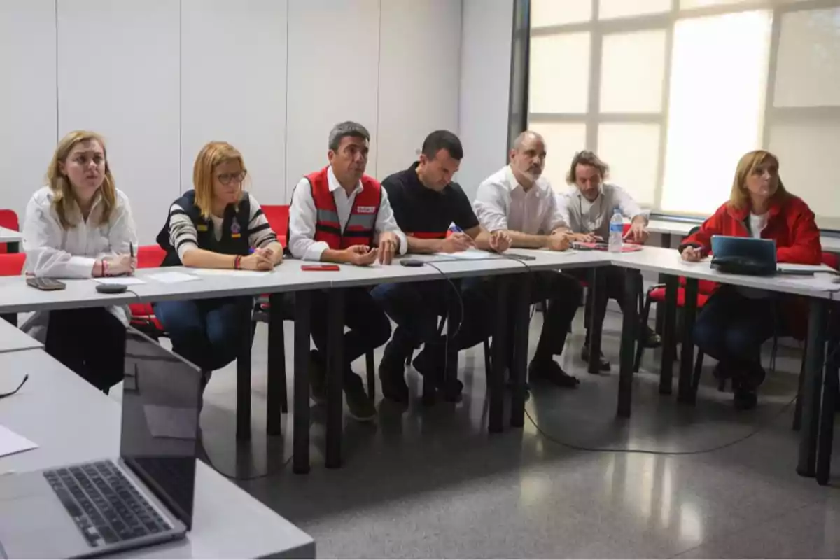 Durante la reunión, las autoridades discutieron las necesidades urgentes de cada localidad y la distribución de recursos y persona