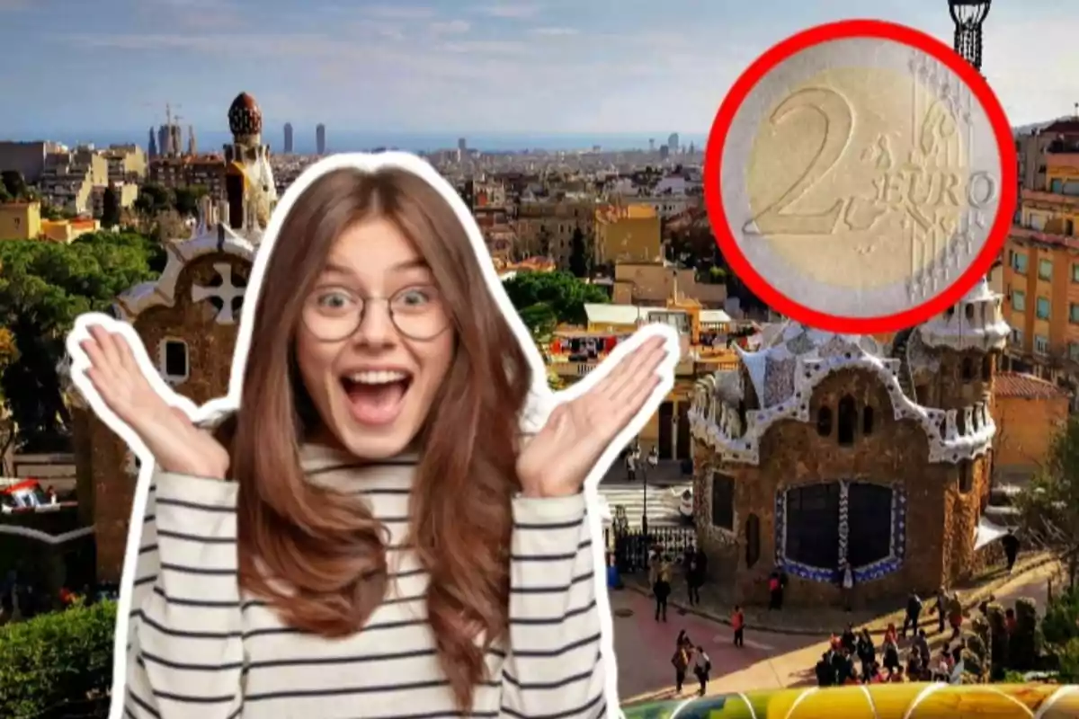 Mujer joven sonriente con gafas y gesto de sorpresa frente a una vista de la ciudad de Barcelona con una moneda de dos euros resaltada en la esquina superior derecha