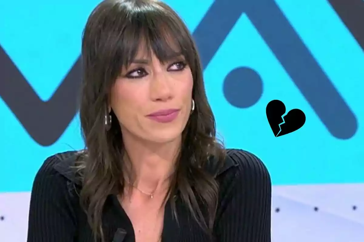 Patricia Pardo con expresión seria y un corazón roto negro al lado sobre un fondo azul.