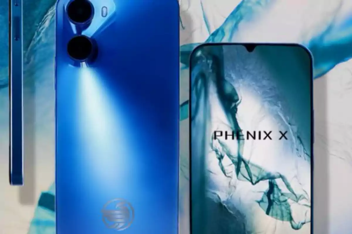 Imagen de un teléfono móvil azul con doble cámara trasera y pantalla encendida mostrando el texto "PHENIX X".