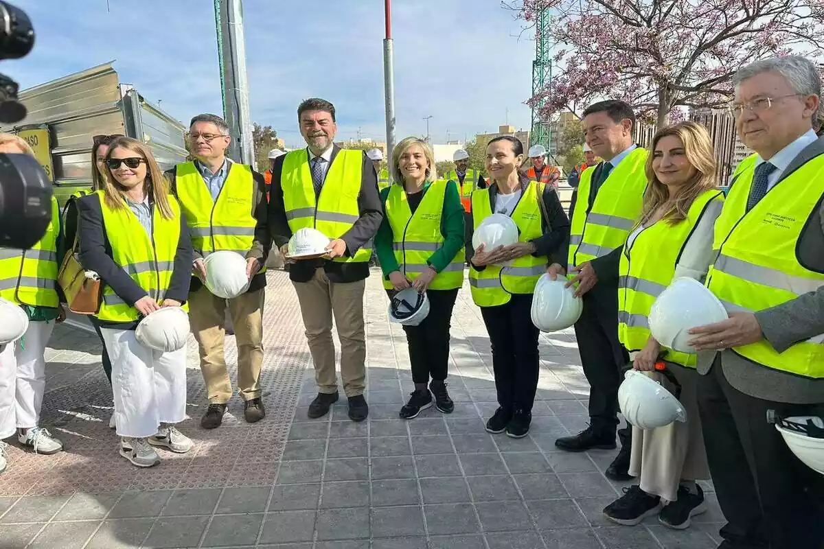Elisa Núñez, consellera de Justicia, junto a Barcala, alcalde de Alicante, visitan las obras de la Ciudad de la Justicia de Alicante