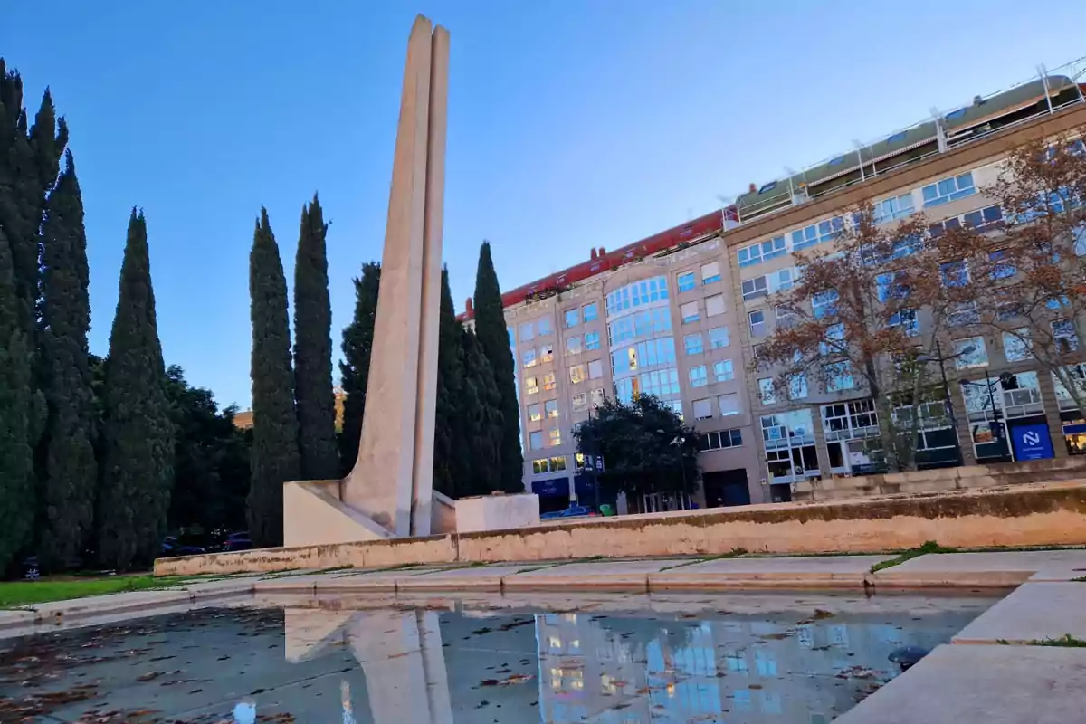 Monumento en la Avda.Aragón de Valencia