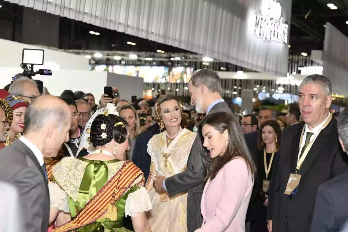 Los Reyes de España en el estand de Fitur de Valencia