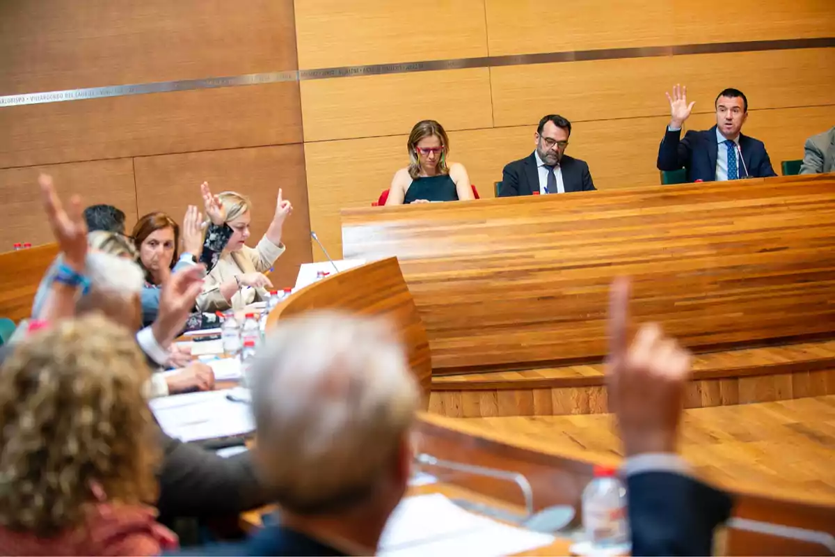Vicente Mompó, presidente de la Diputación de Valencia, durante el pleno