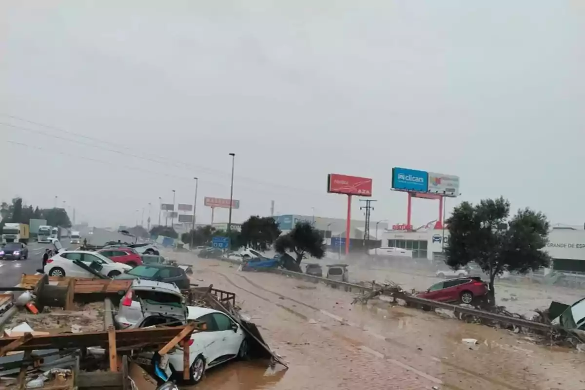 Carretera de acceso a Valencia