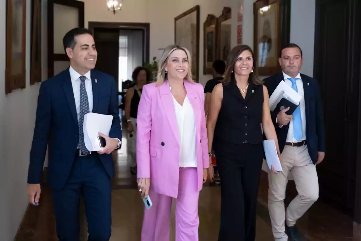 Marta Barachina con parte de su equipo