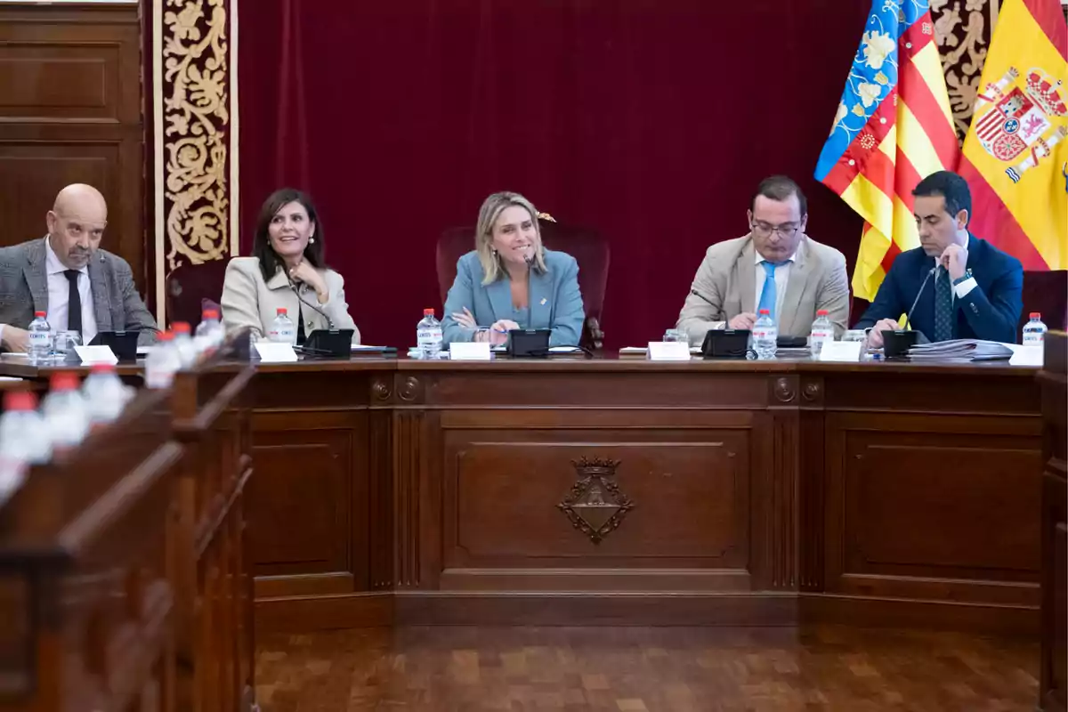 Marta Barrachina, presidenta de la Diputacion de Castellon, durante el pleno