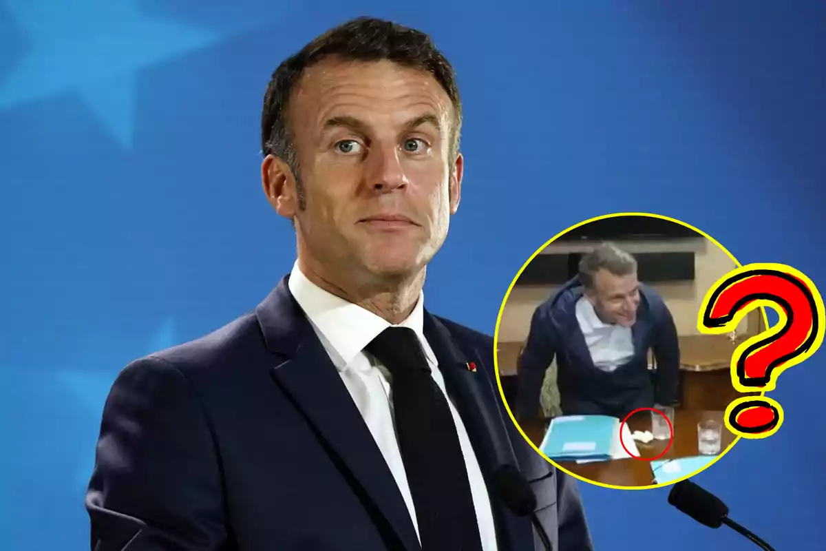 Un hombre en traje oscuro está de pie frente a un micrófono con un fondo azul, mientras que en un círculo amarillo a la derecha se muestra una imagen más pequeña de él inclinado sobre una mesa con un signo de interrogación rojo.