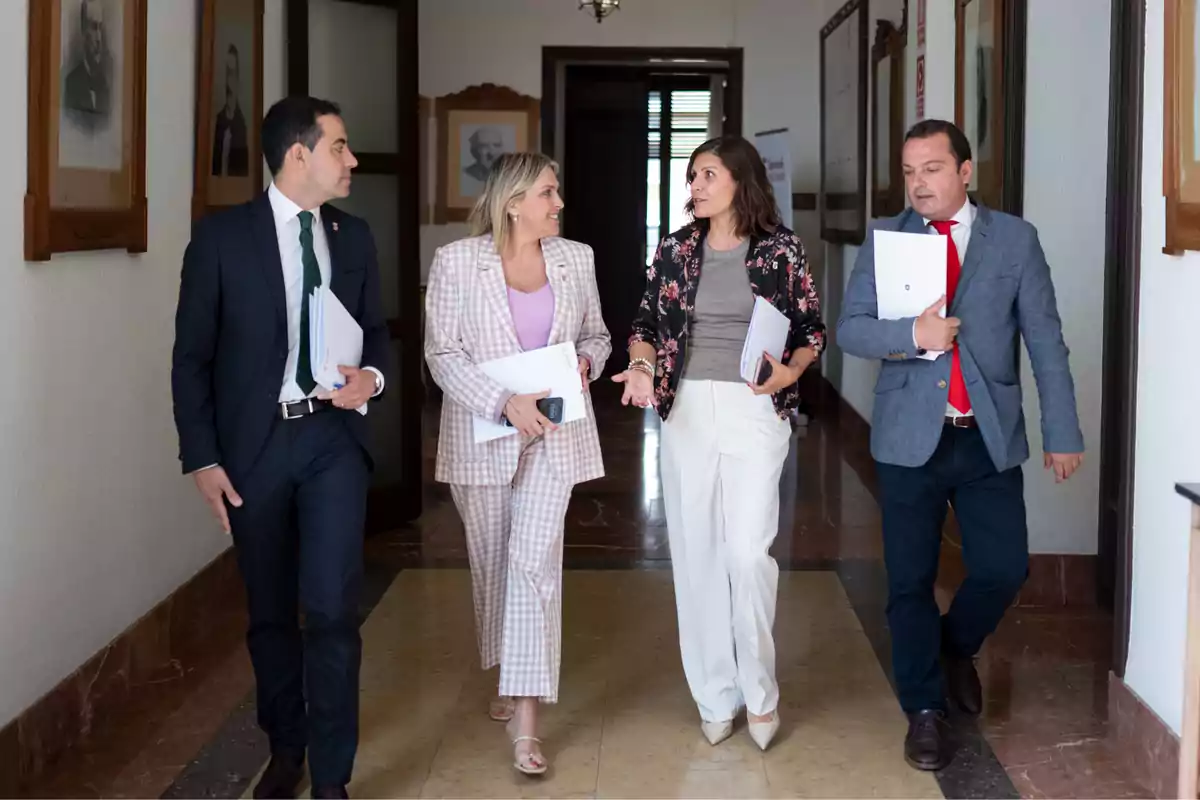 La presidenta de la Diputacion de Castellón, Marta Barrachina, junto al vicepresidente y responsable del área de Buen Gobierno, Héctor Folgado