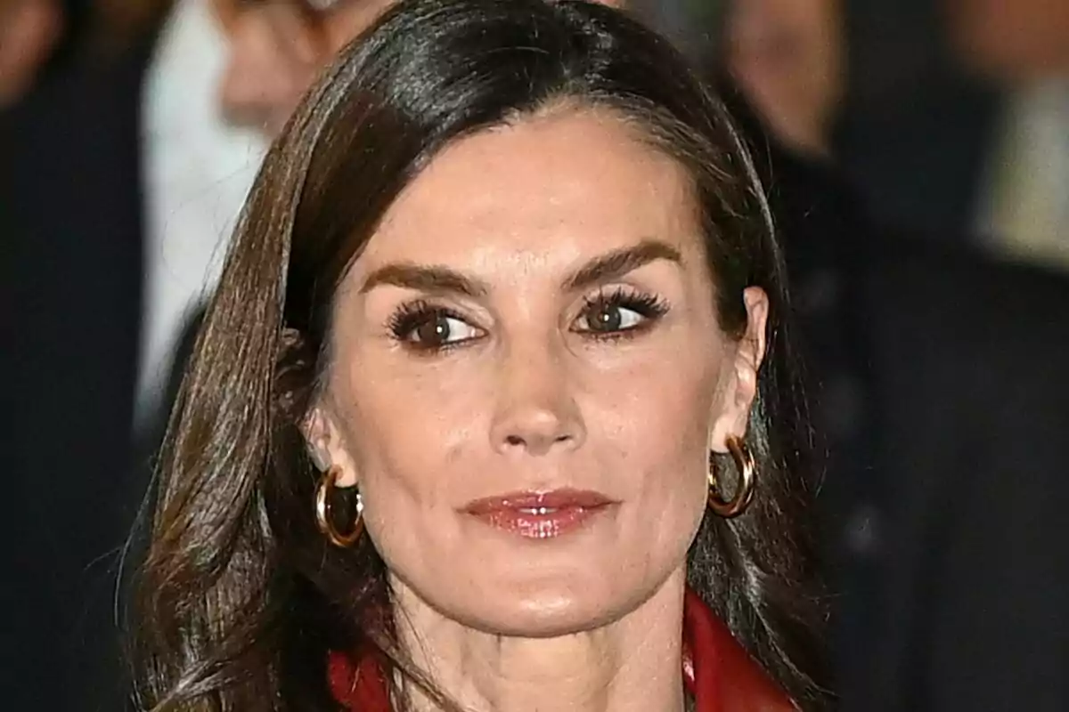 Queen Letizia with gold earrings and a serious expression