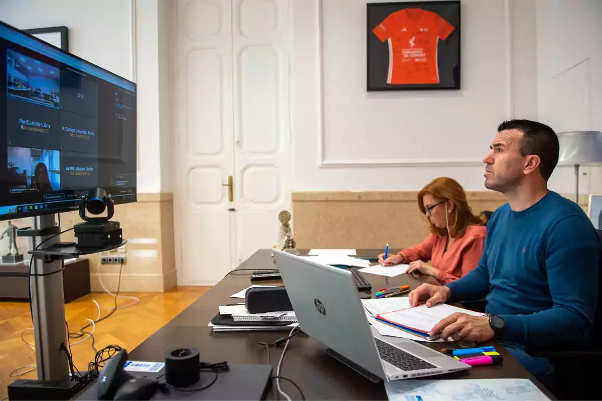 Vicente Mompó, presidente de la Diputación de Valencia, en una reunión por la DANA