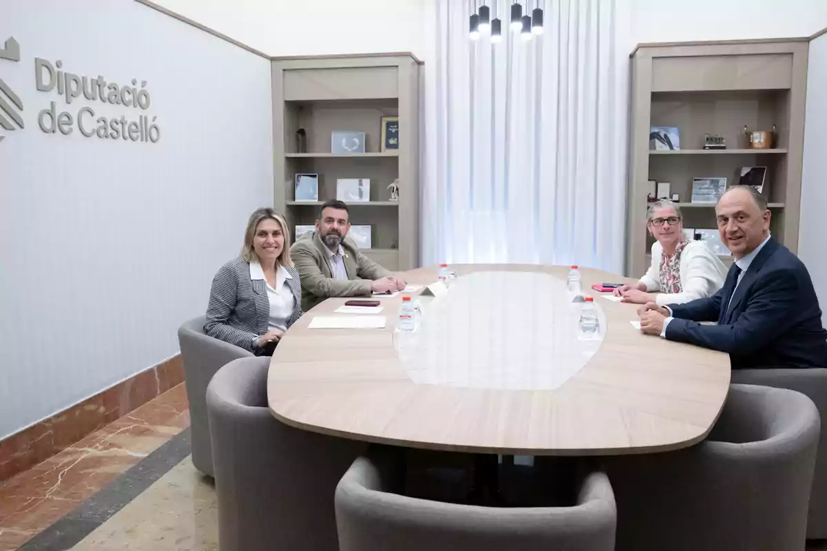 Marta Barrachina, presidenta de la Diputacion de Castellon, durante la reunión